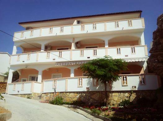 Apartments Denis Metajna Exterior foto