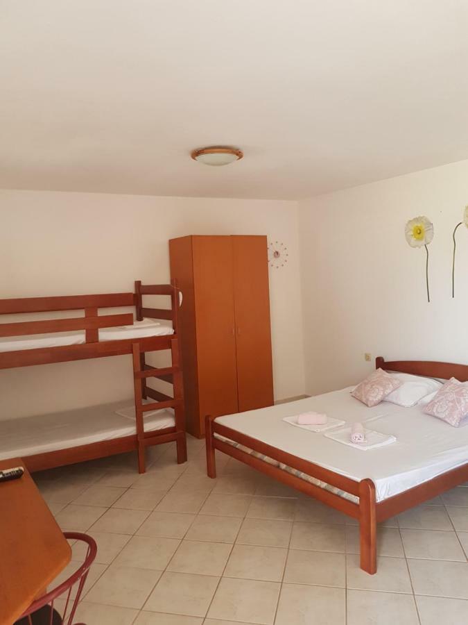 Apartments Denis Metajna Exterior foto